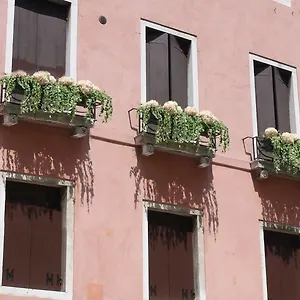 https://casa-delle-ortensie.hotelslidodijesolo.com